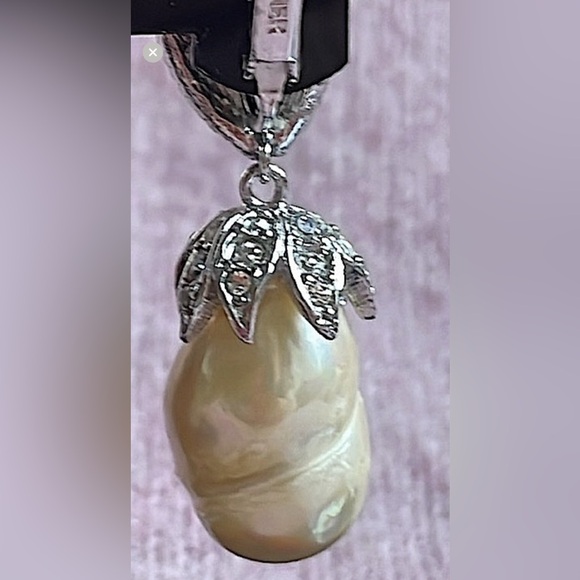 Vintage CINER Rhinestone and Pearl Clip On Earrings!  Gorgeous.  Wedding Worthy! - Picture 17 of 17